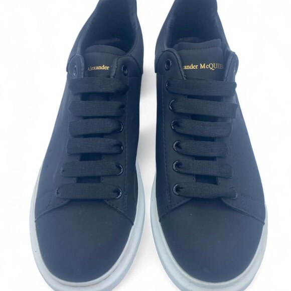 NWD- Alexander McQueen Men's Oversized Sneaker in BLACK/WHITE SZ - 42 MSRP$590 - Picture 5 of 7